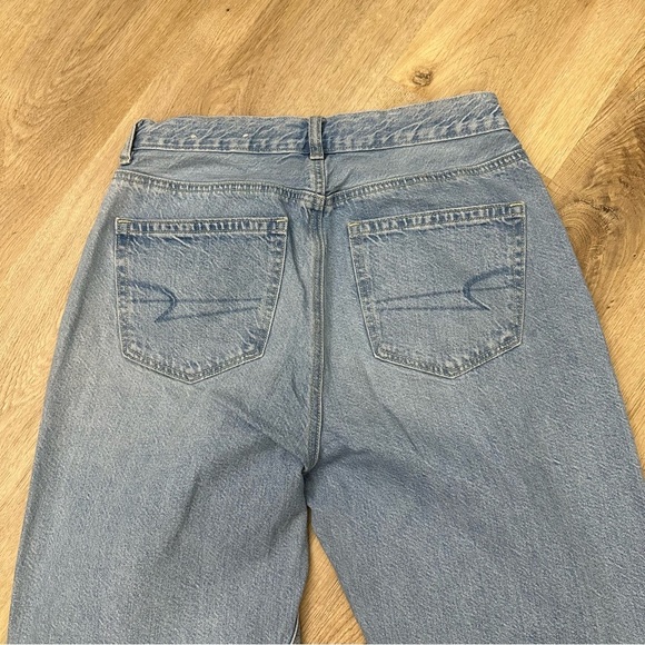 American Eagle Outfitters Light Blue Mom Jean - Picture 6 of 6